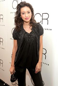 Christian Serratos de Twilight: Robert no es ningún mujeriego.