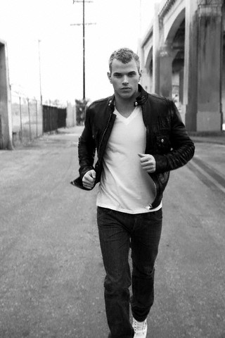 Kellan Lutz para Max Magazine 5