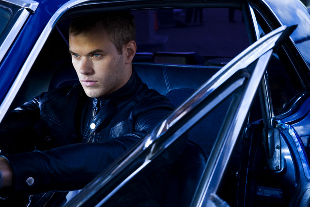 Kellan Lutz para Max Magazine 11