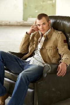 Gana unos Jeans firmados por Kellan Lutz