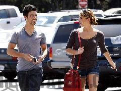 Ashley Greene est en Bogot y quiere acompaar hasta Per a Joe Jonas.