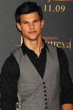 Taylor Lautner prefiere a las chicas alegres y que no se hagan las difíciles